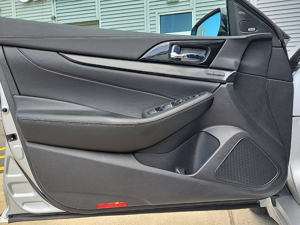 2023 Nissan Maxima Platinum