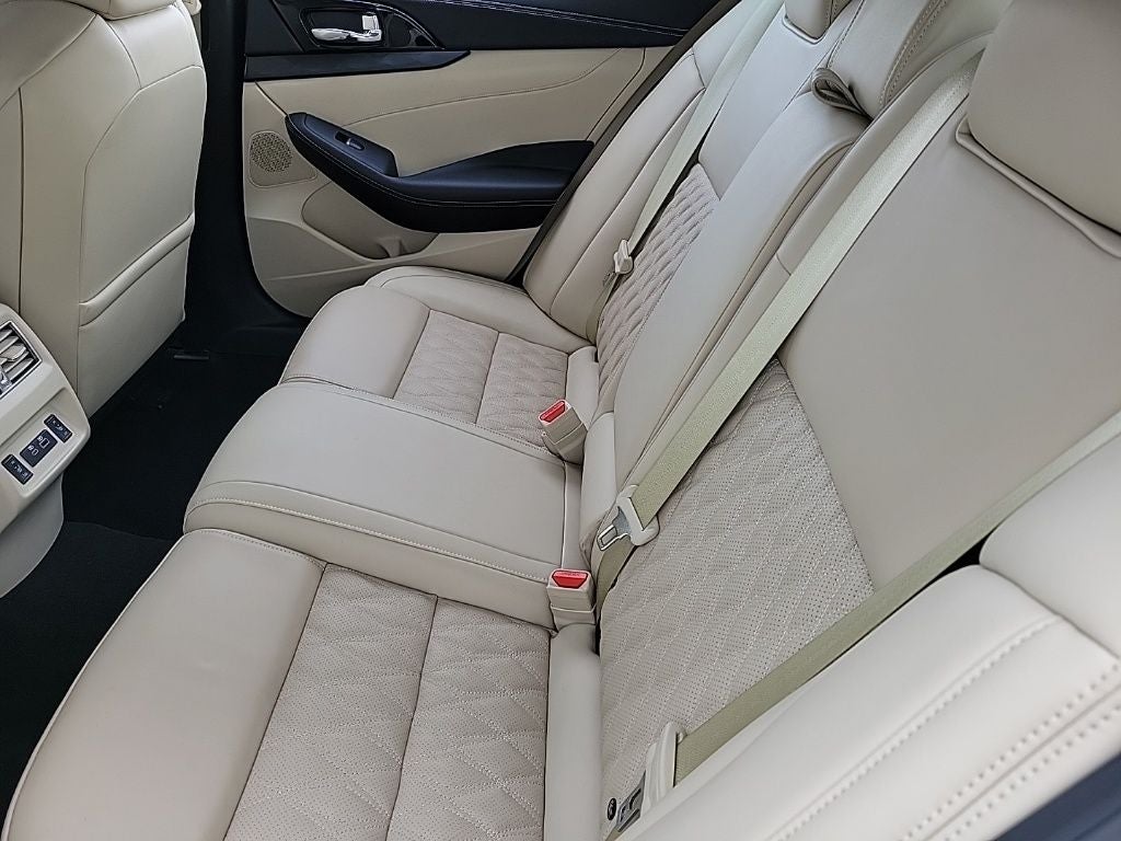 2023 Nissan Maxima Platinum