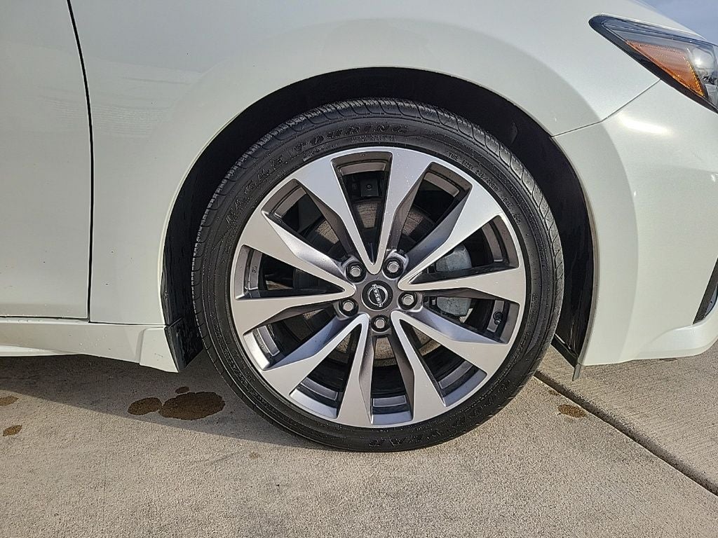 2023 Nissan Maxima Platinum