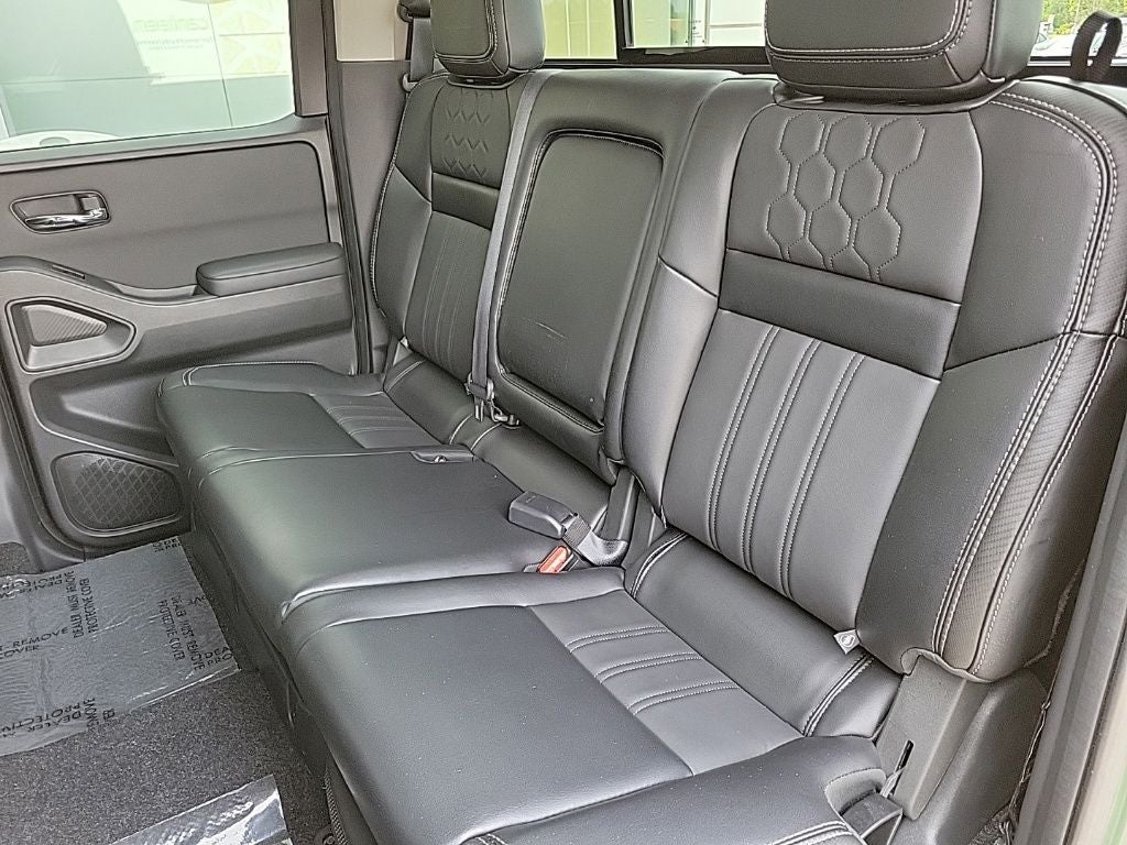 2024 Nissan Frontier Crew Cab SL