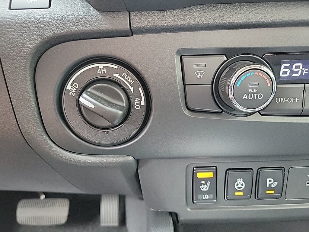 2026 Nissan Frontier Crew Cab SV