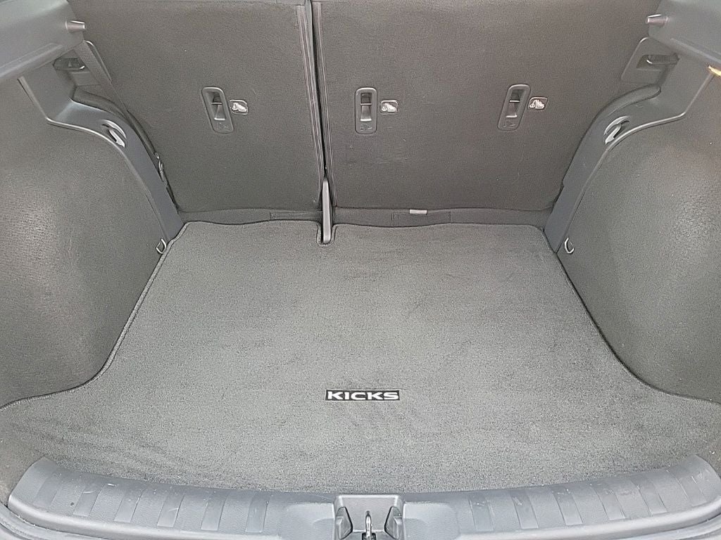 2022 Nissan Kicks SV