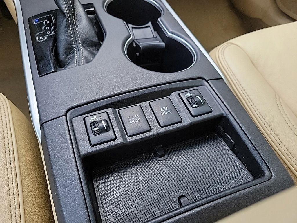 2016 Toyota Camry Hybrid XLE