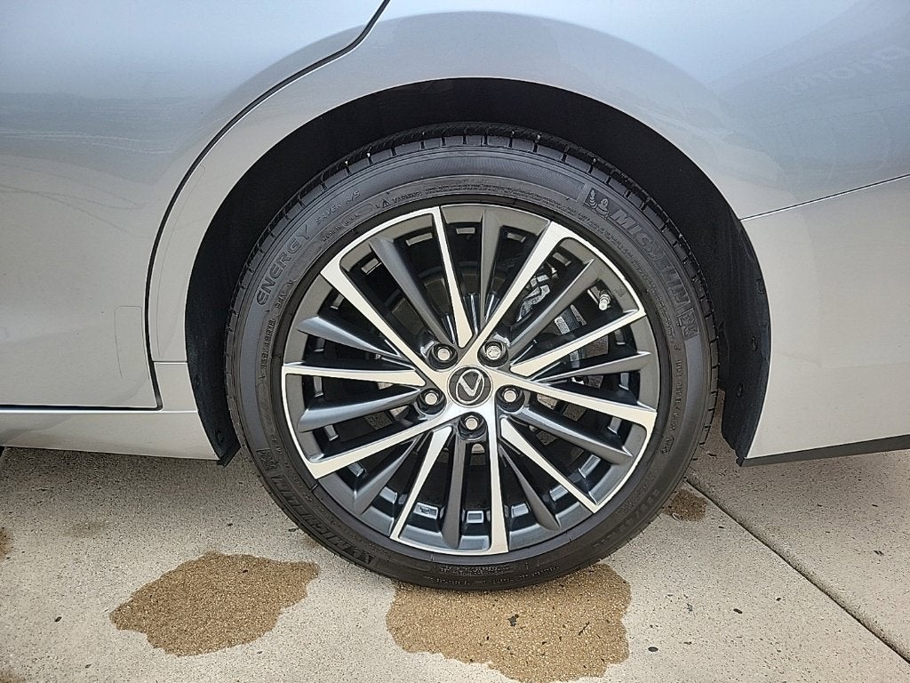 2025 Lexus ES 350