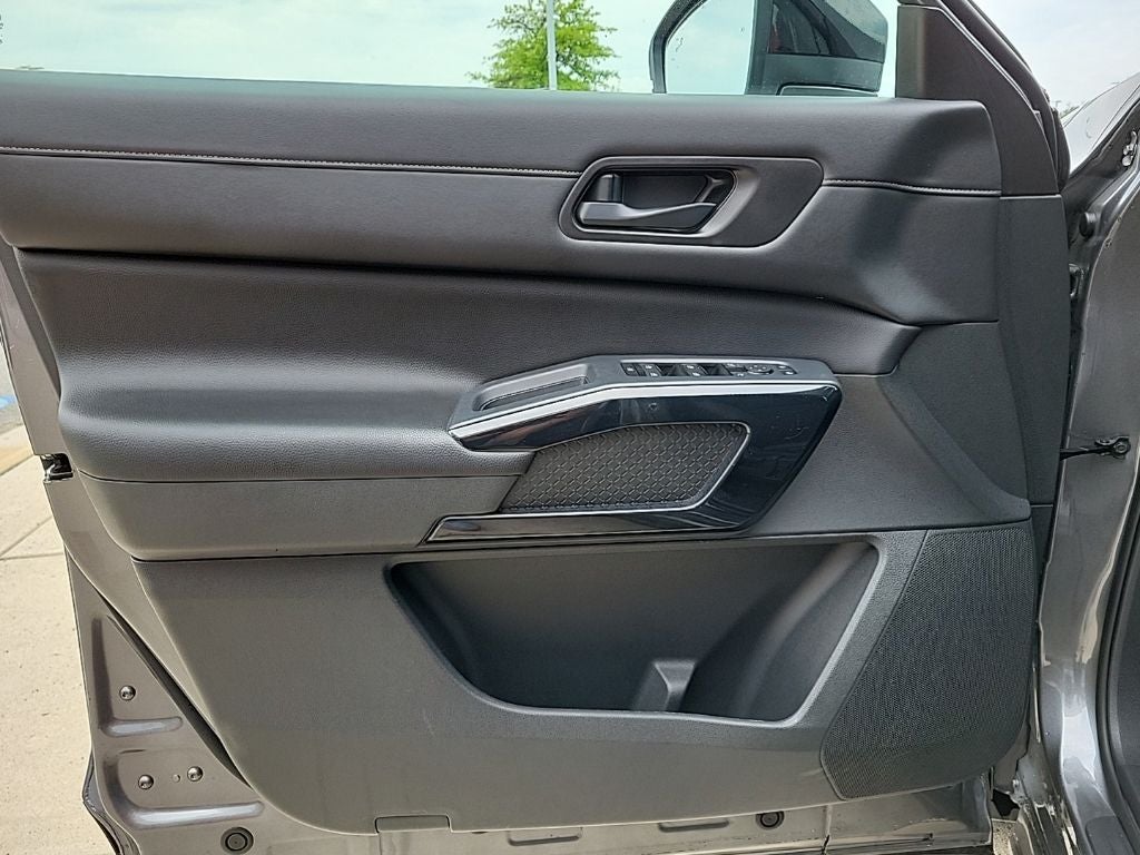 2024 Nissan Pathfinder S