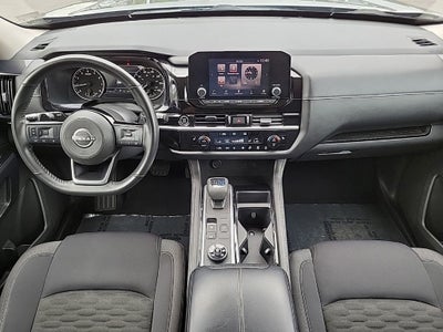 2022 Nissan Pathfinder SV