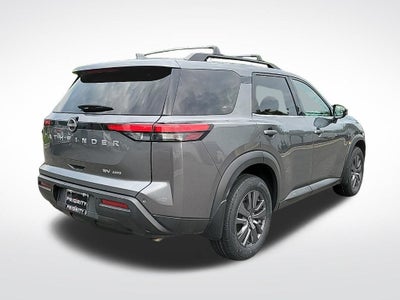 2022 Nissan Pathfinder SV