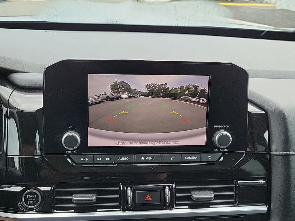 2022 Nissan Pathfinder SV