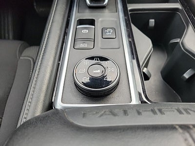 2022 Nissan Pathfinder SV