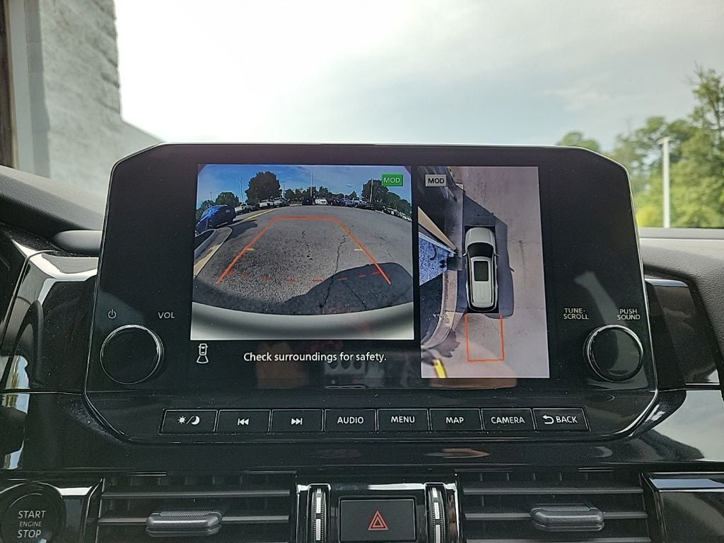 2025 Nissan Pathfinder SL
