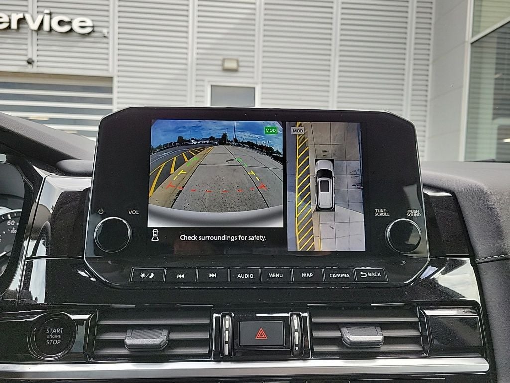 2025 Nissan Pathfinder SL