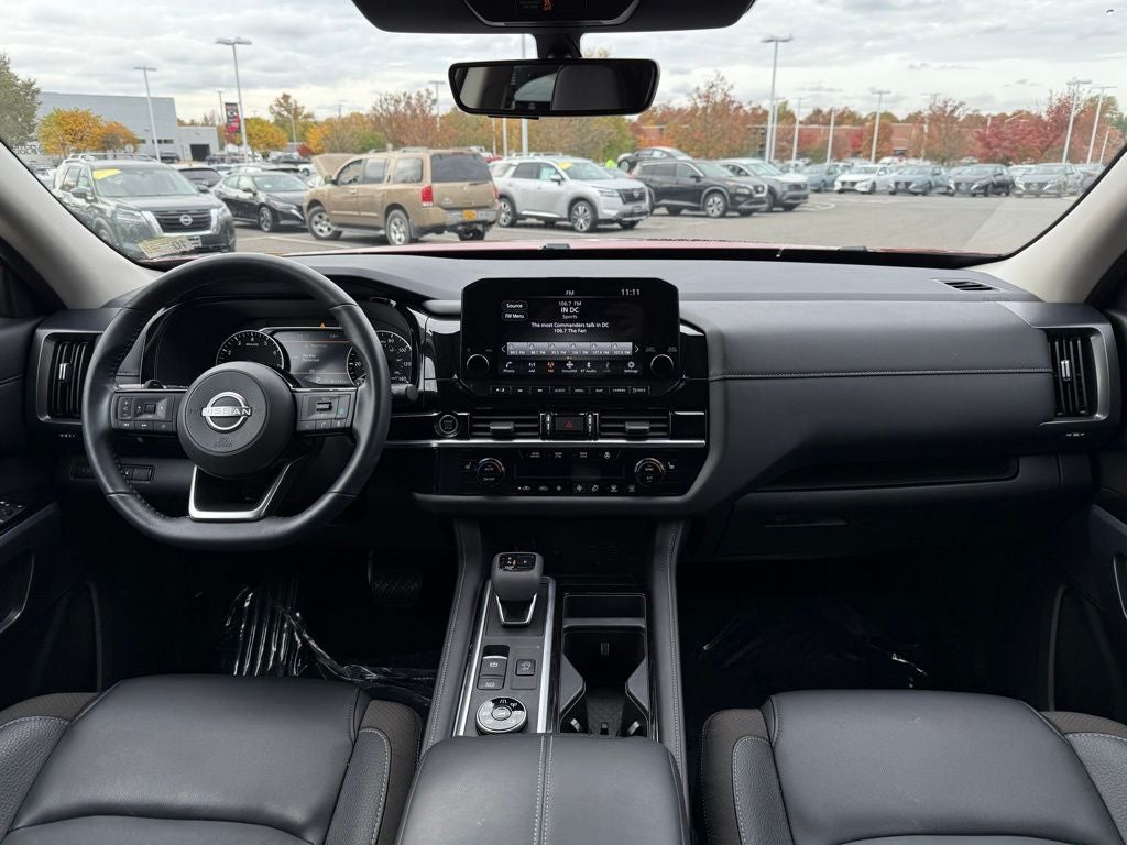 2024 Nissan Pathfinder SL