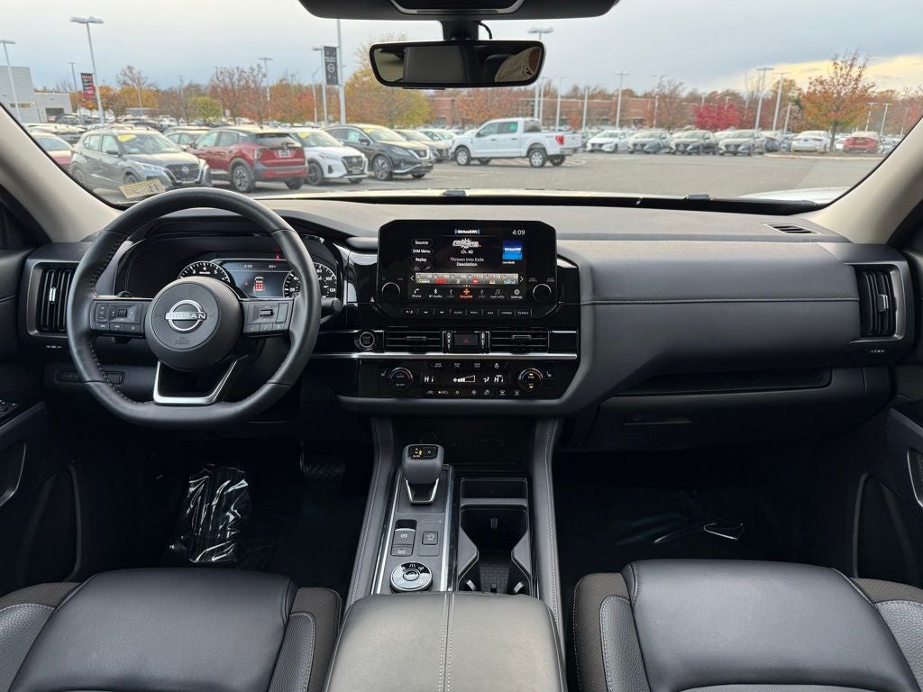 2024 Nissan Pathfinder SL