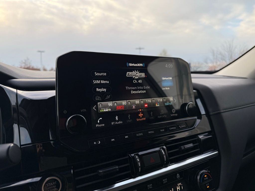 2024 Nissan Pathfinder SL