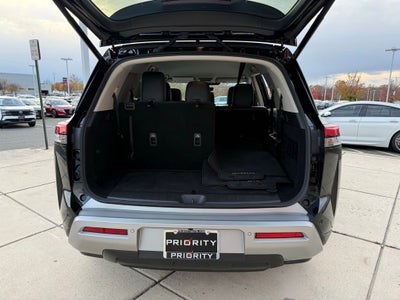 2024 Nissan Pathfinder SL
