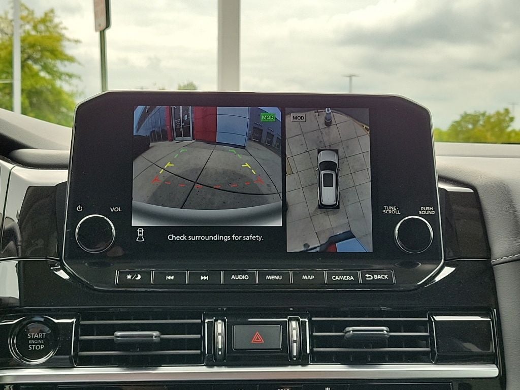 2025 Nissan Pathfinder SL