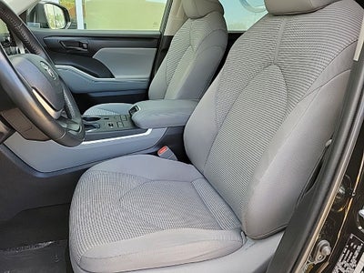 2022 Toyota Highlander LE