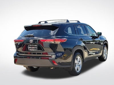 2022 Toyota Highlander LE
