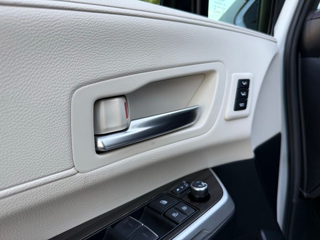 2023 Toyota Sienna Platinum 7 Passenger