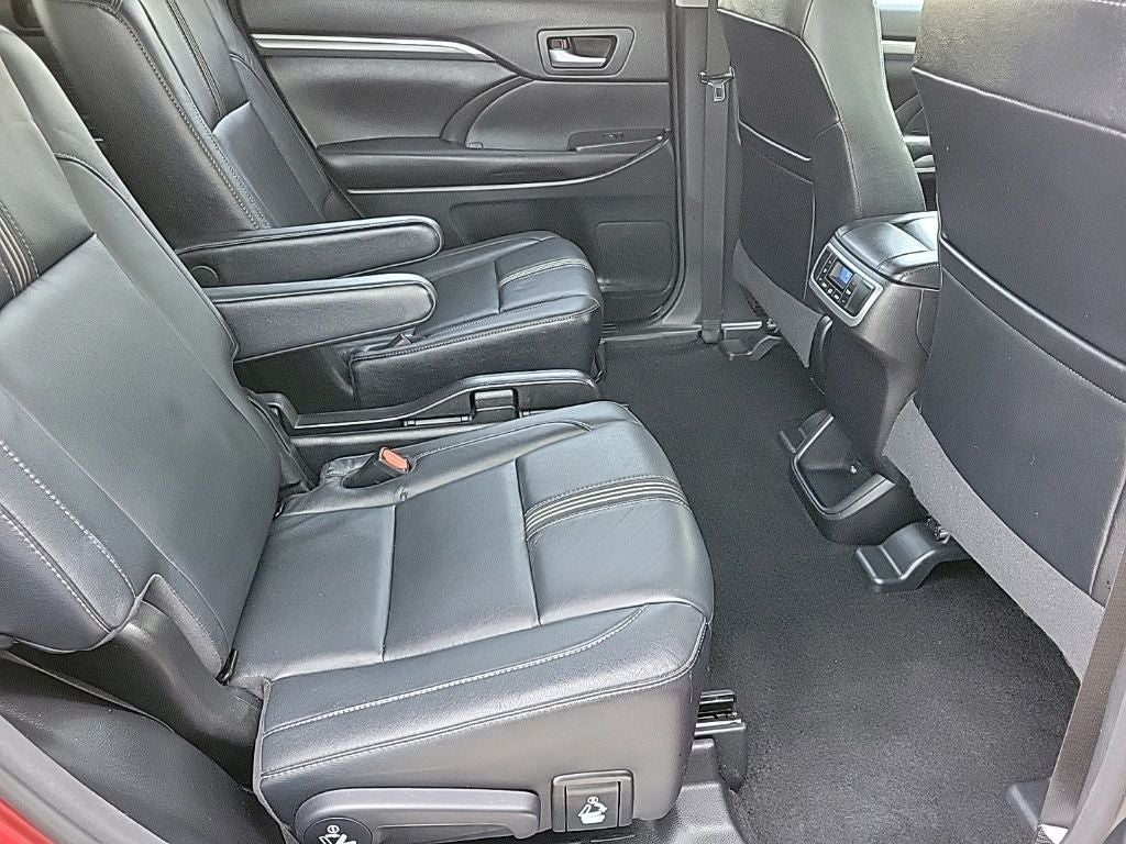 2017 Toyota Highlander SE