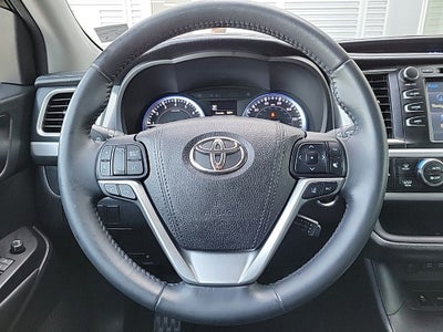 2017 Toyota Highlander SE