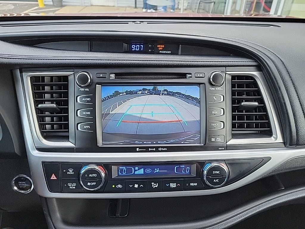 2017 Toyota Highlander SE