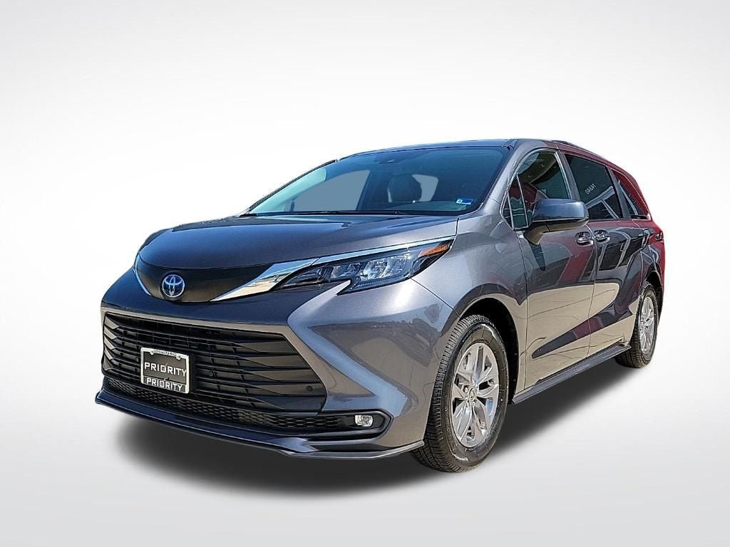 2025 Toyota Sienna XLE 8 Passenger