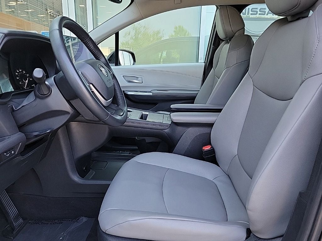 2025 Toyota Sienna XLE 8 Passenger