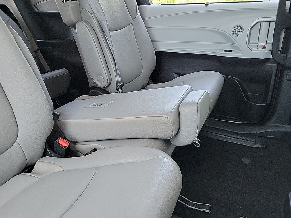 2025 Toyota Sienna XLE 8 Passenger