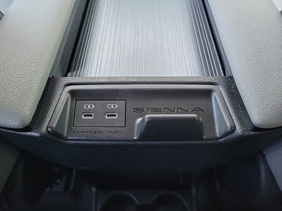 2025 Toyota Sienna XLE 8 Passenger