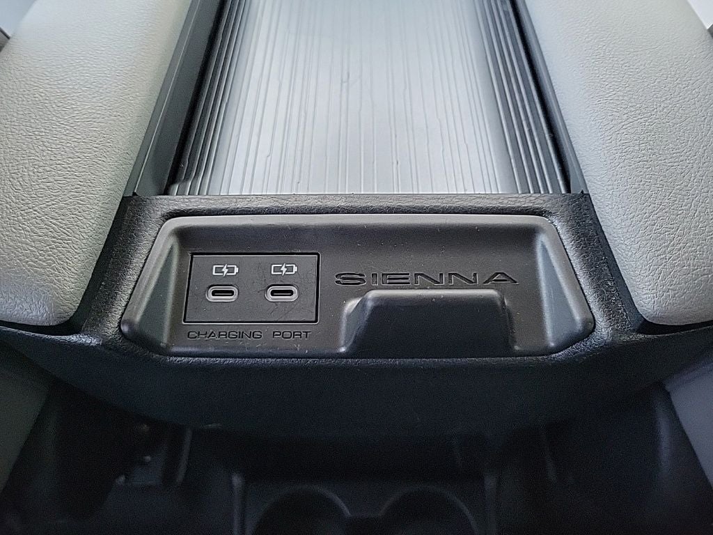 2025 Toyota Sienna XLE 8 Passenger