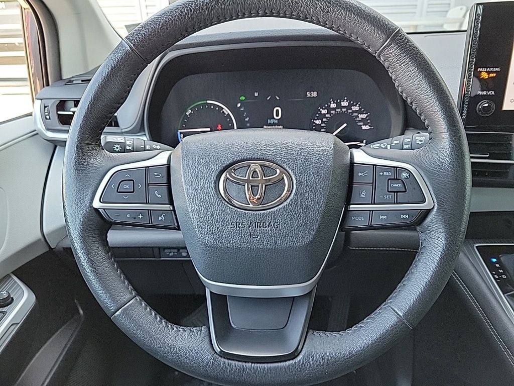 2025 Toyota Sienna XLE 8 Passenger