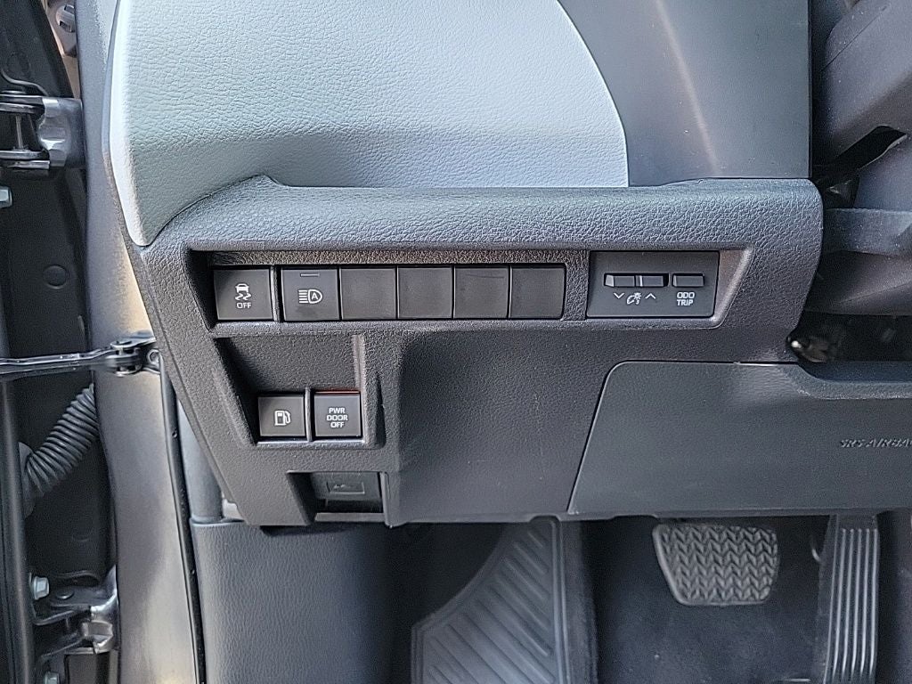 2025 Toyota Sienna XLE 8 Passenger