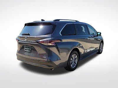 2025 Toyota Sienna XLE 8 Passenger