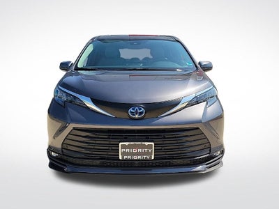 2025 Toyota Sienna XLE 8 Passenger