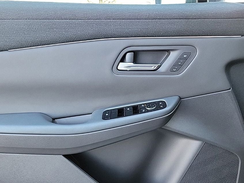 2026 Nissan LEAF Platinum+