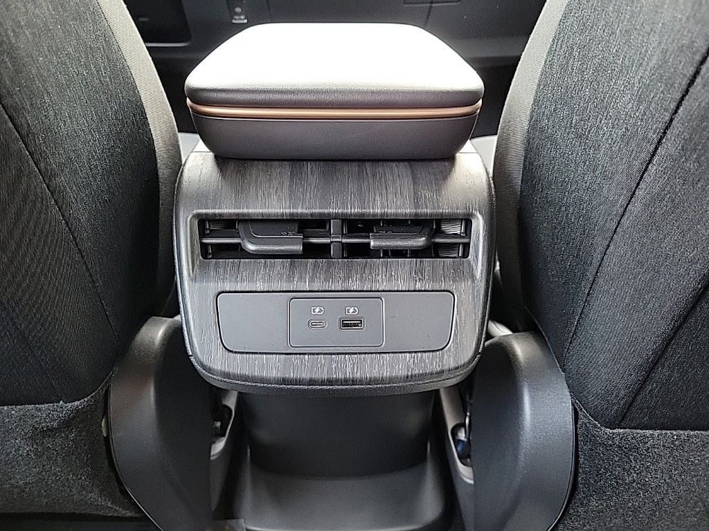 2023 Nissan Ariya VENTURE+