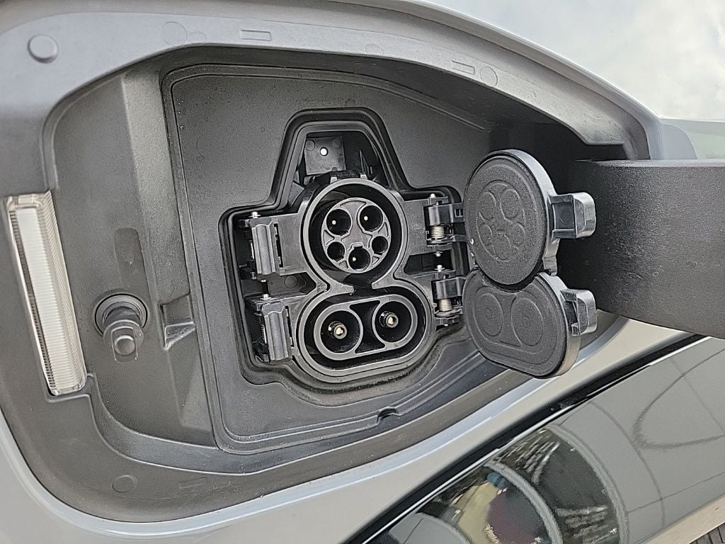 2023 Nissan Ariya VENTURE+