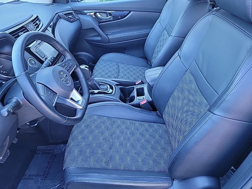 2022 Nissan Rogue Sport SV