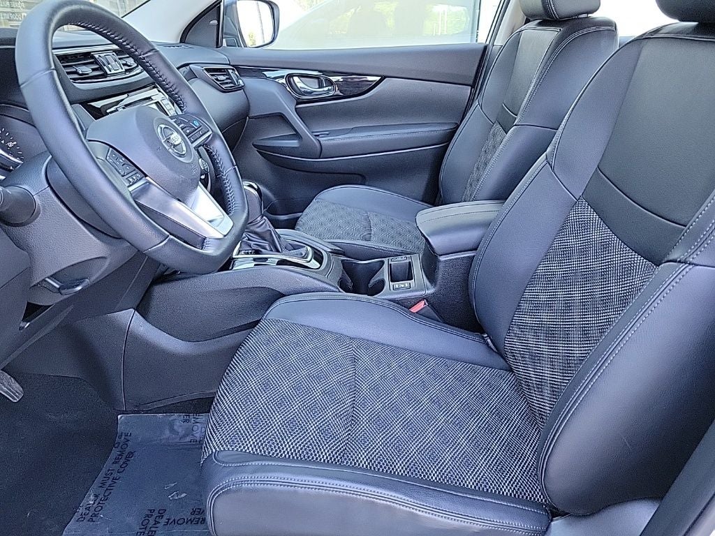 2022 Nissan Rogue Sport SV