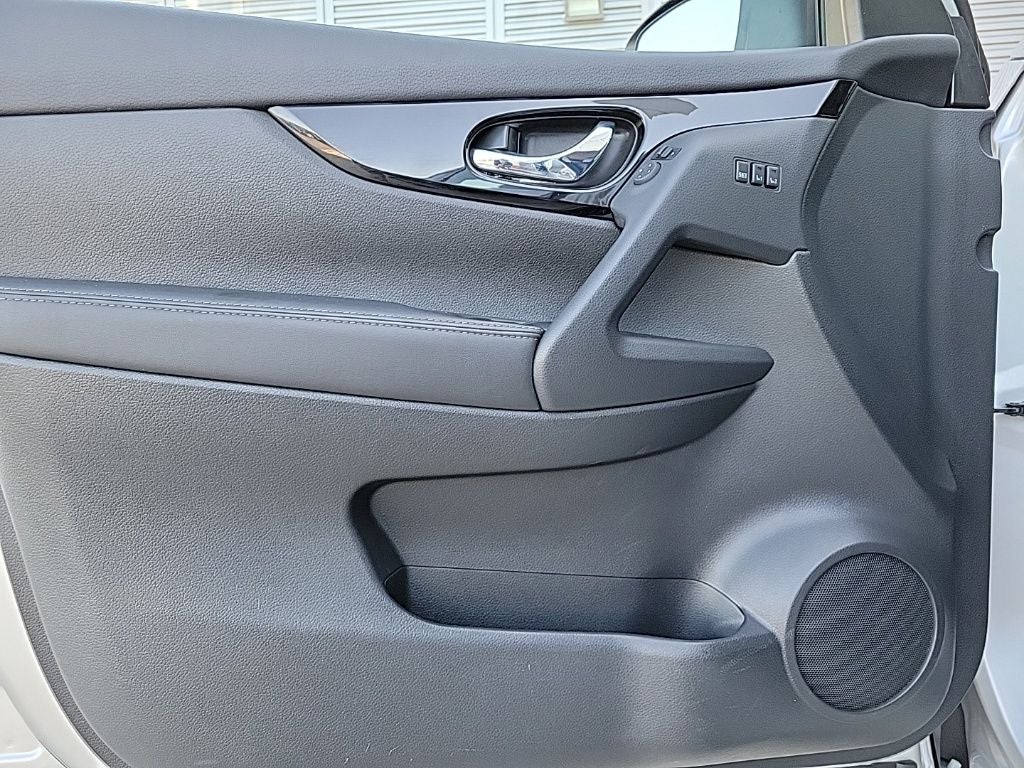 2022 Nissan Rogue Sport SV