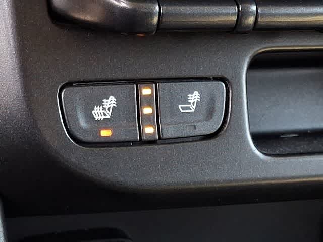 2022 GMC Canyon 4WD AT4 w/Leather