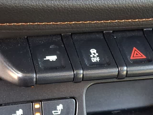 2022 GMC Canyon 4WD AT4 w/Leather