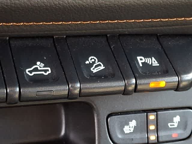 2022 GMC Canyon 4WD AT4 w/Leather