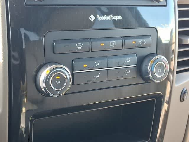 2015 Nissan Titan SV