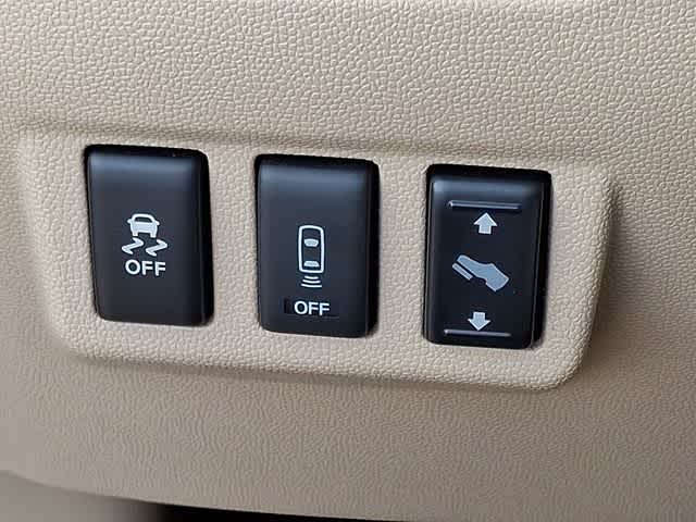 2015 Nissan Titan SV