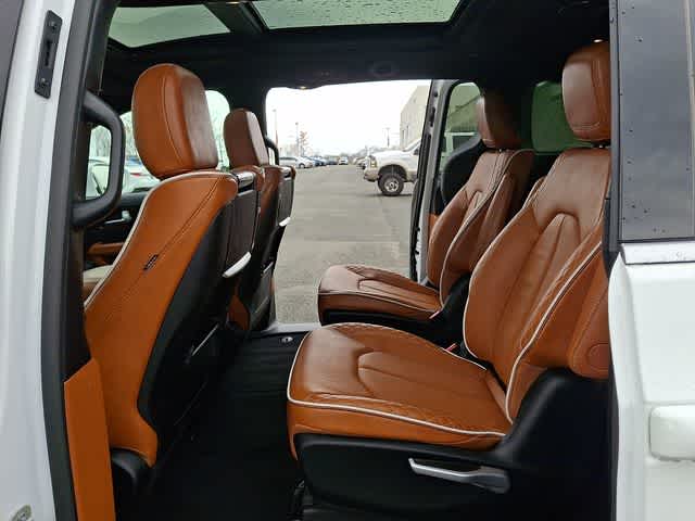 2024 Chrysler Pacifica Hybrid Pinnacle