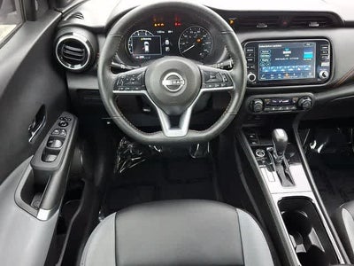 2022 Nissan Kicks SR