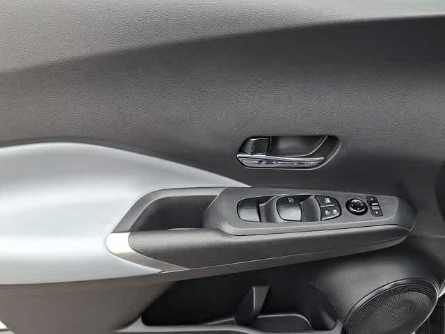 2022 Nissan Kicks SR