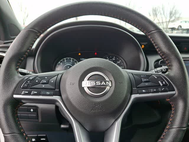2022 Nissan Kicks SR